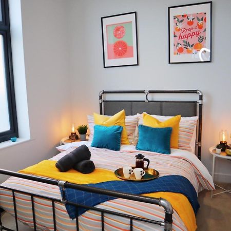 Trendy Urban Industrial Apartment - Great Location - Parking - Fast Wifi - Smart Tv - Beautiful 2 Double Bedroom Apartment Sleeps Up To 4! Bournemouth Esterno foto