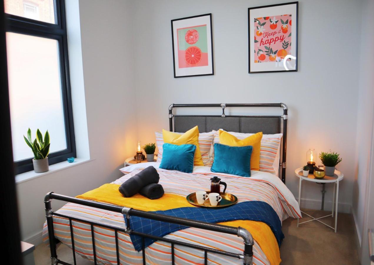 Trendy Urban Industrial Apartment - Great Location - Parking - Fast Wifi - Smart Tv - Beautiful 2 Double Bedroom Apartment Sleeps Up To 4! Bournemouth Esterno foto