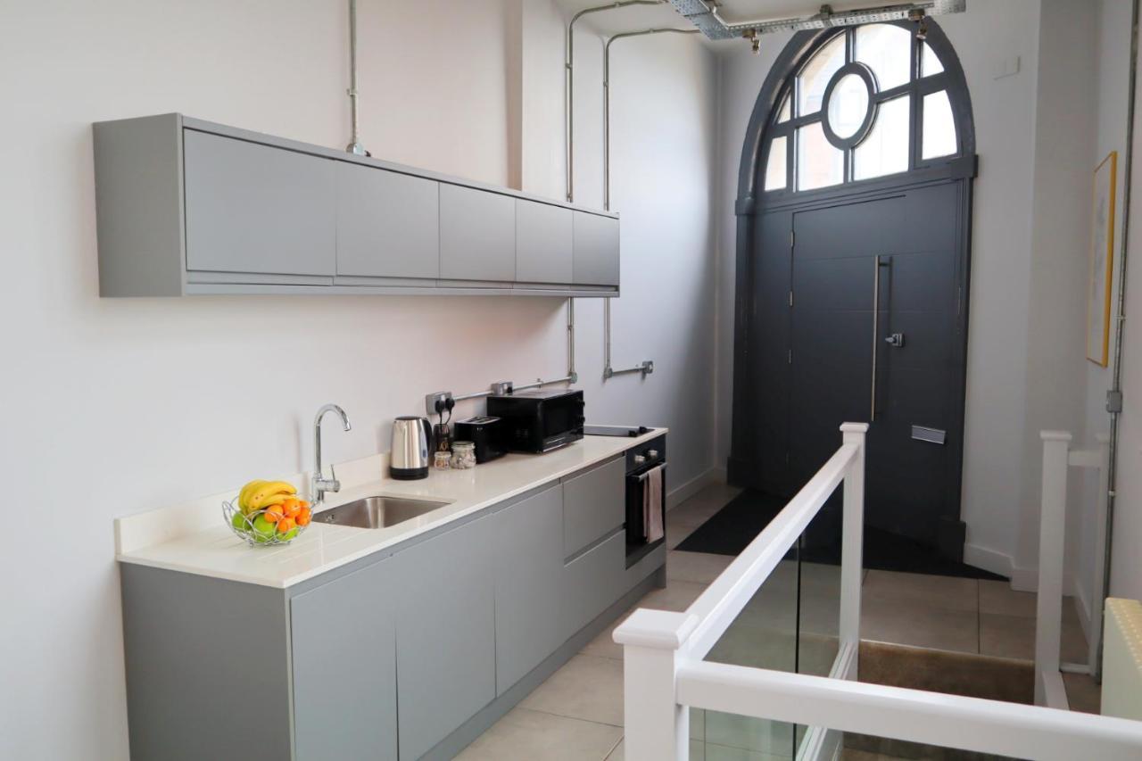 Trendy Urban Industrial Apartment - Great Location - Parking - Fast Wifi - Smart Tv - Beautiful 2 Double Bedroom Apartment Sleeps Up To 4! Bournemouth Esterno foto