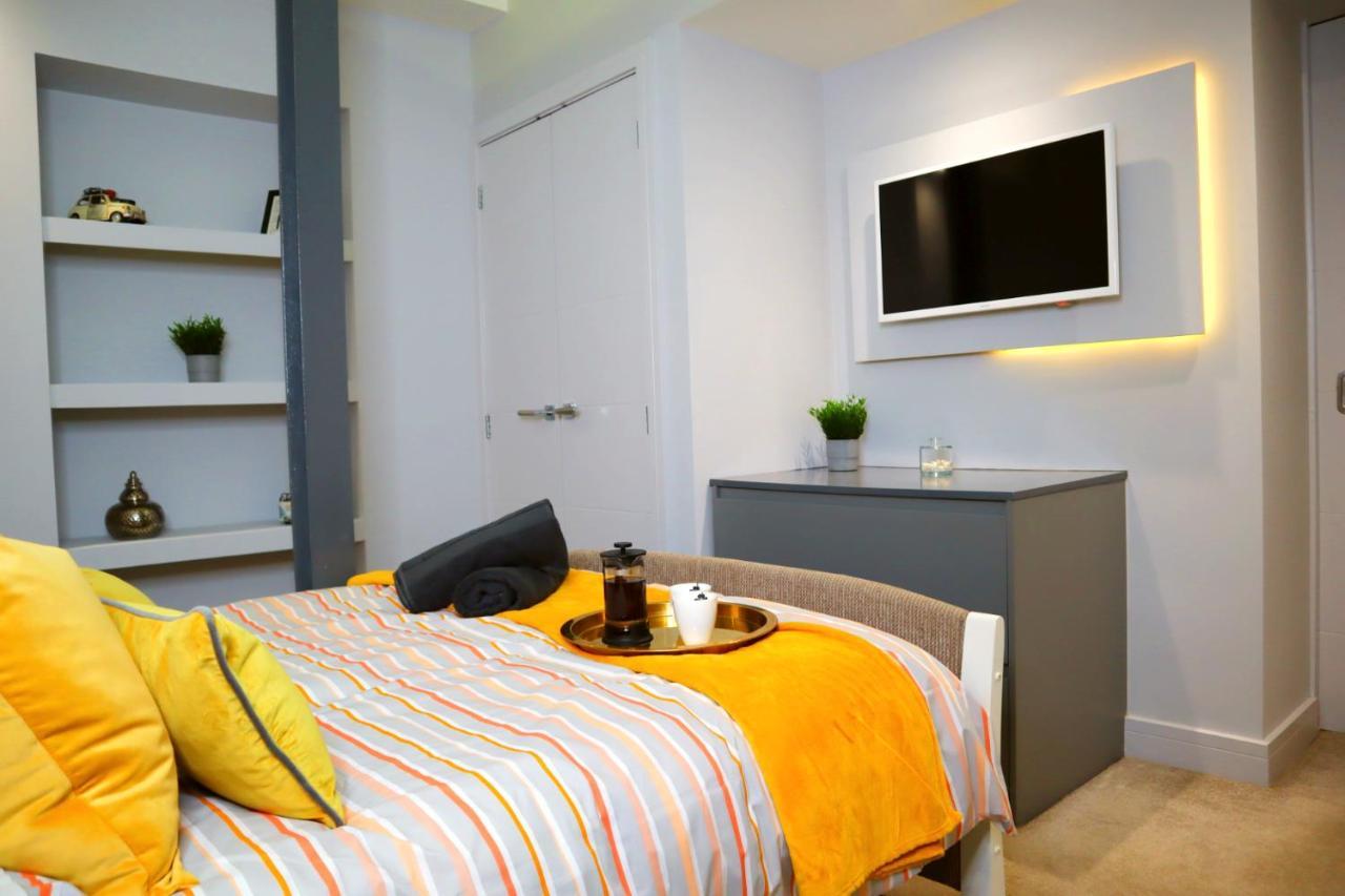 Trendy Urban Industrial Apartment - Great Location - Parking - Fast Wifi - Smart Tv - Beautiful 2 Double Bedroom Apartment Sleeps Up To 4! Bournemouth Esterno foto