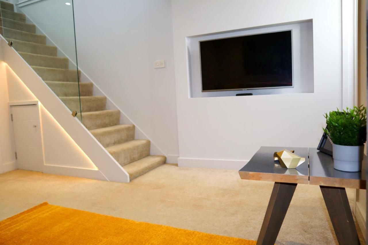 Trendy Urban Industrial Apartment - Great Location - Parking - Fast Wifi - Smart Tv - Beautiful 2 Double Bedroom Apartment Sleeps Up To 4! Bournemouth Esterno foto