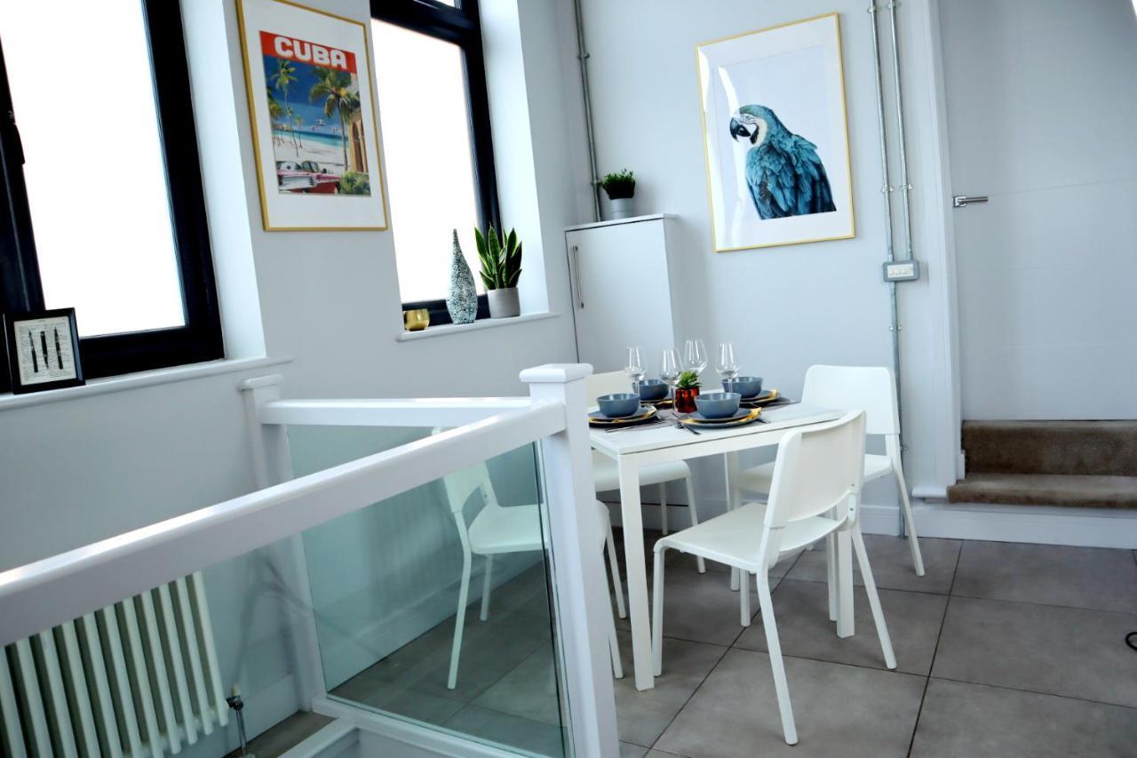Trendy Urban Industrial Apartment - Great Location - Parking - Fast Wifi - Smart Tv - Beautiful 2 Double Bedroom Apartment Sleeps Up To 4! Bournemouth Esterno foto